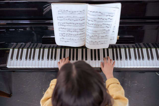 What is the fastest and easiest way to learn piano?